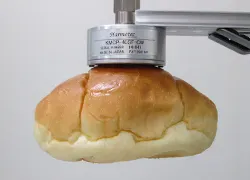 バターロール吸引保持の様子