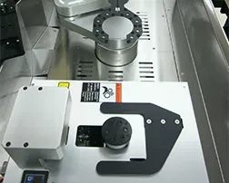 極薄ウェハ用ロボットハンドとアライナーチャック