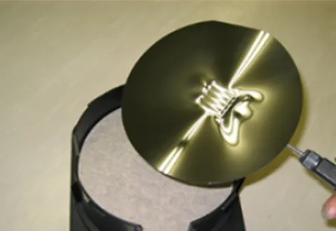 内部クラックが発生しやすい真空管ピンセット